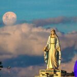 La enorme imagen de la Virgen Milagrosa en Brasil